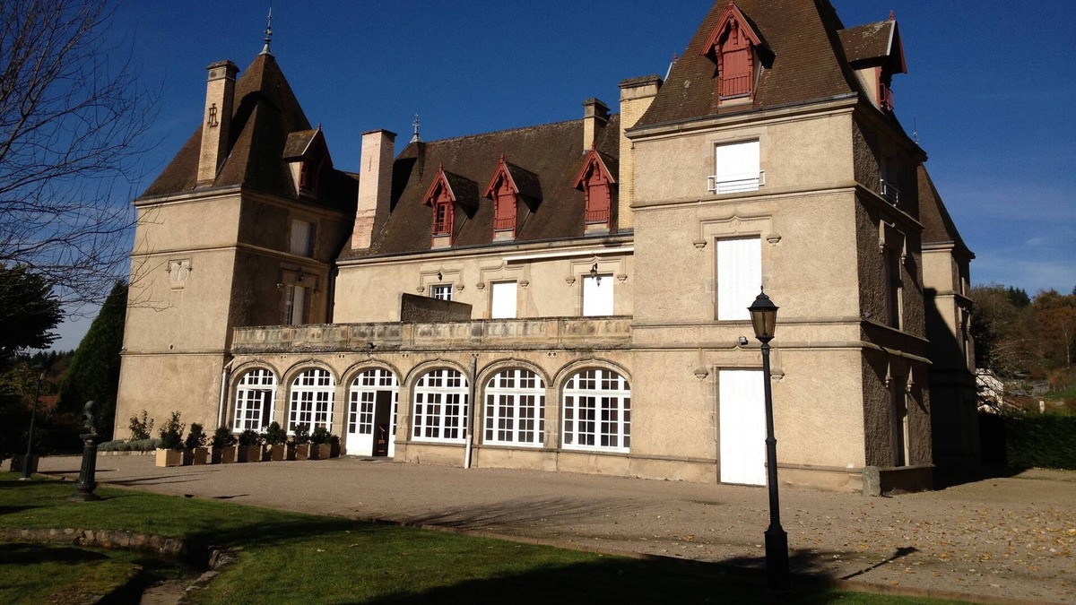 Mariol Other | 15mn vichy castle 240m2 with pool 4/6 pers F6 family suite 1st