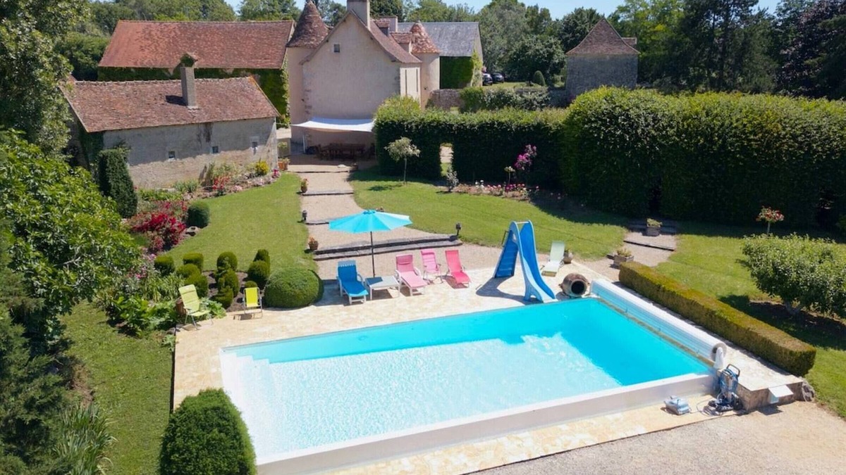 Mauvieres Cottage | 15th Century Manor with Pool in Brenne Regional Natural Park