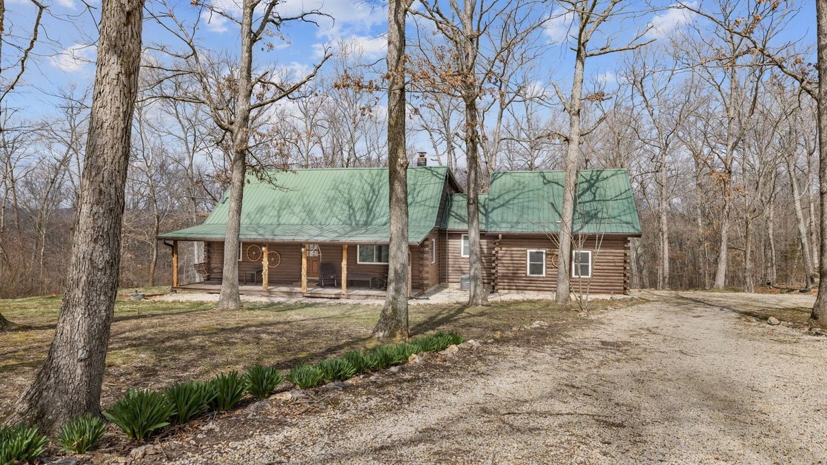 Doe Run Cabin | 16 Acres of beauty and relaxation