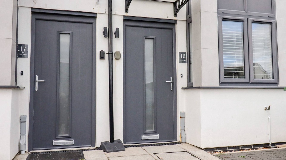 Newquay City Centre Cottage | 16 OCEAN HEIGHTS, pet friendly in Newquay