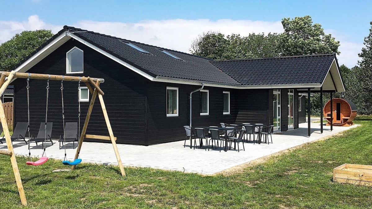 Sønderstrand House | 16 person holiday home in Rømø