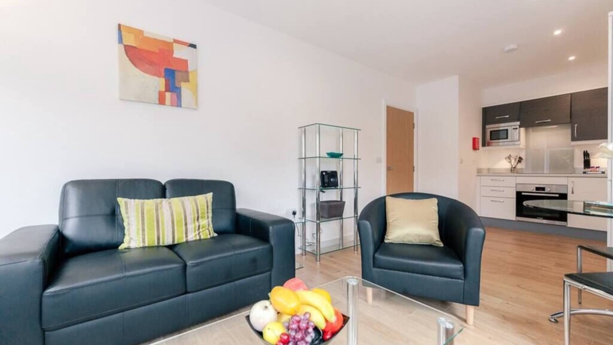 Leatherhead Apartment | 16 Swan House -2 bedroom apartment
