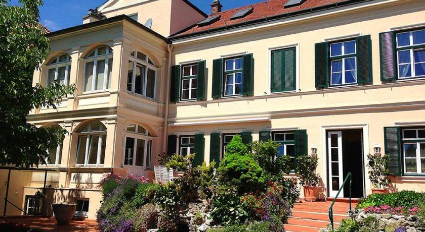 Bad Voeslau Apartment | 160 m² Apartment ∙ 4 bedrooms ∙ 6 guests
