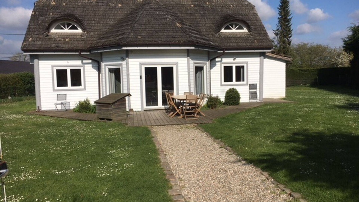 Bernay-en-Ponthieu Ski Chalet | 160 m² wooden house for 10 to 12 people, close to the sea.