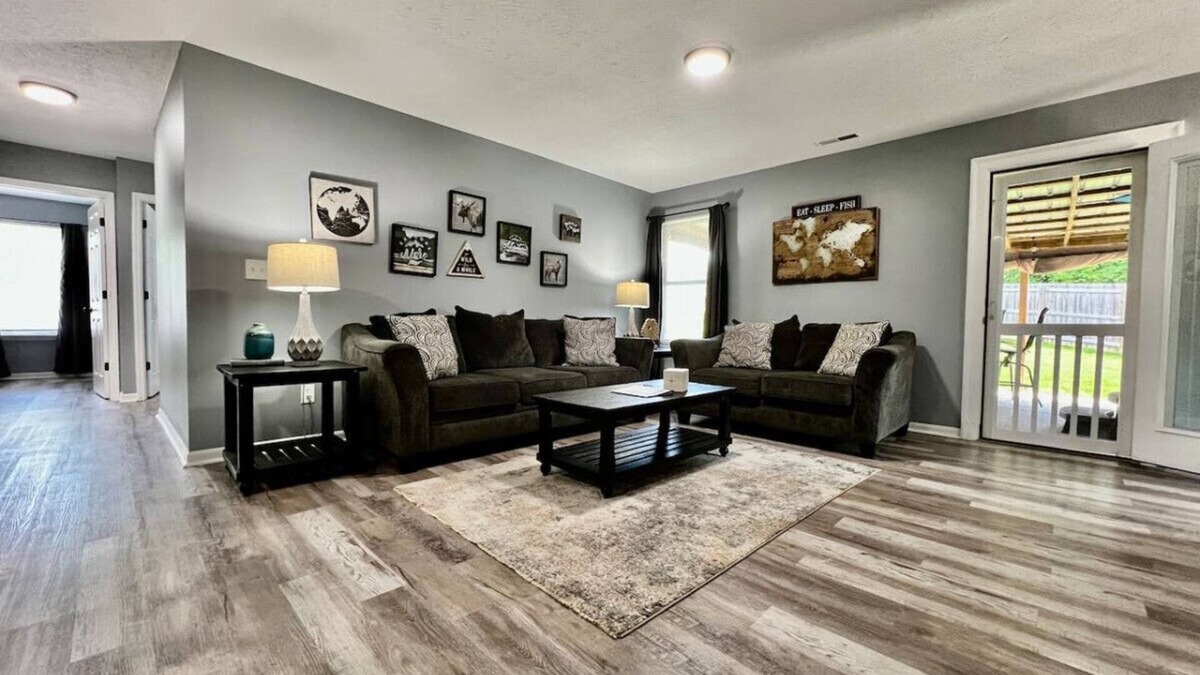 Monroe House | 160 Overbrook · 3 bedroom home w/privately fenced yard + hot tub.