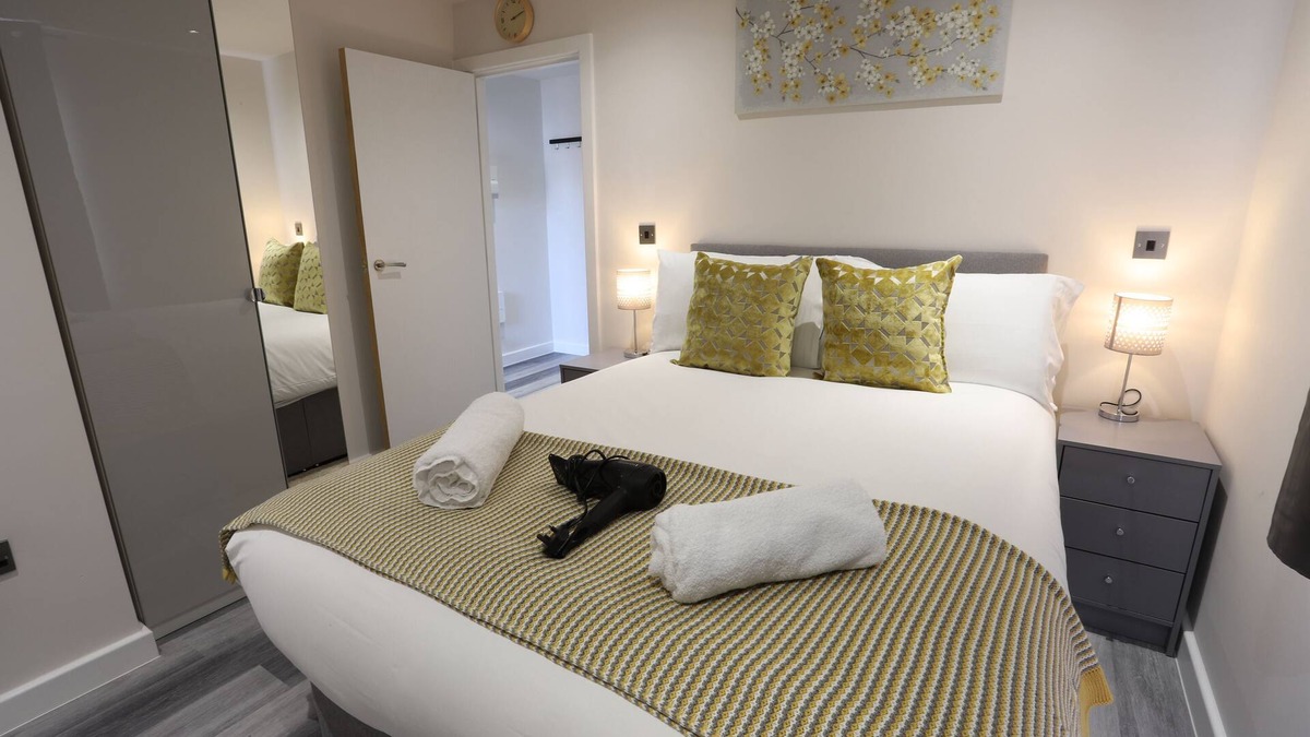 Sheldon Apartment | 16Birmingham NEC/Airport Interchange shortstay homebase