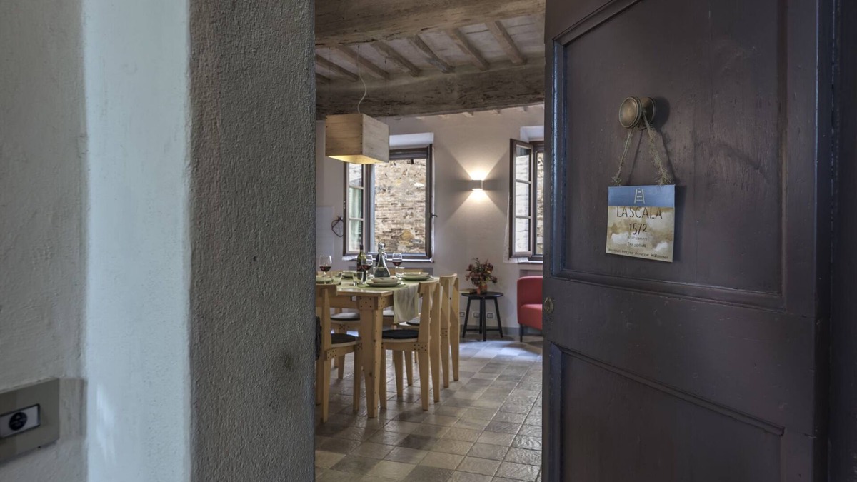 San Quirico d'Orcia Apartment | 16th century apartment built to accommodate travelers - now a place to relax