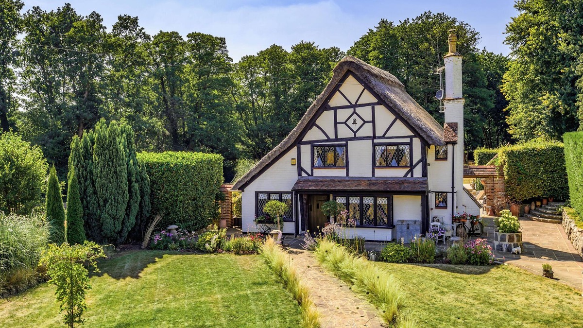 Bisley Cottage | 16th Century Chocolate box Thatched Cottage within 2.5 Acres