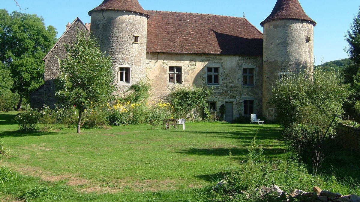 Lantenne-Vertiere House | 16th century castle