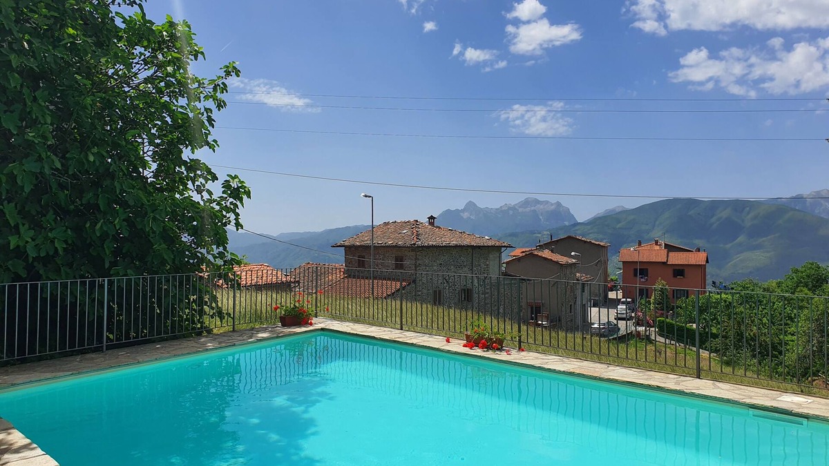Villa Collemandina Villa | 16th-century Tuscan villa with swimming pool, fabulous views, walk to restaurant