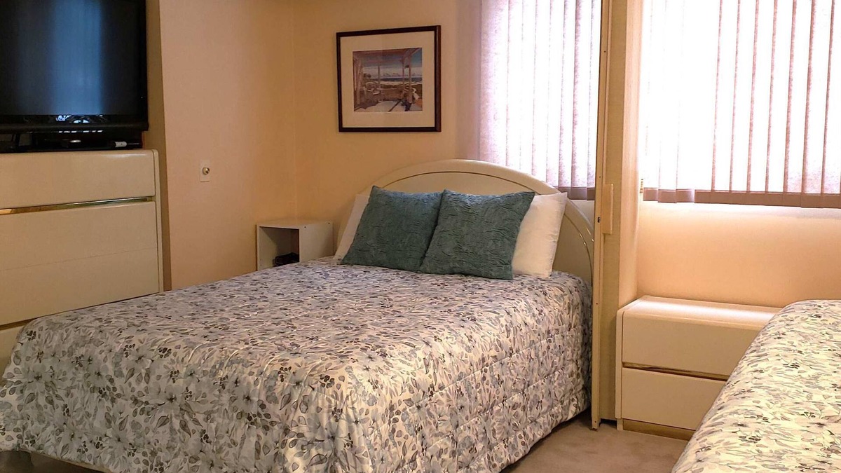 Elk Rapids Condo | #17 ELK RAPIDS BEACH CONDOMINIUM