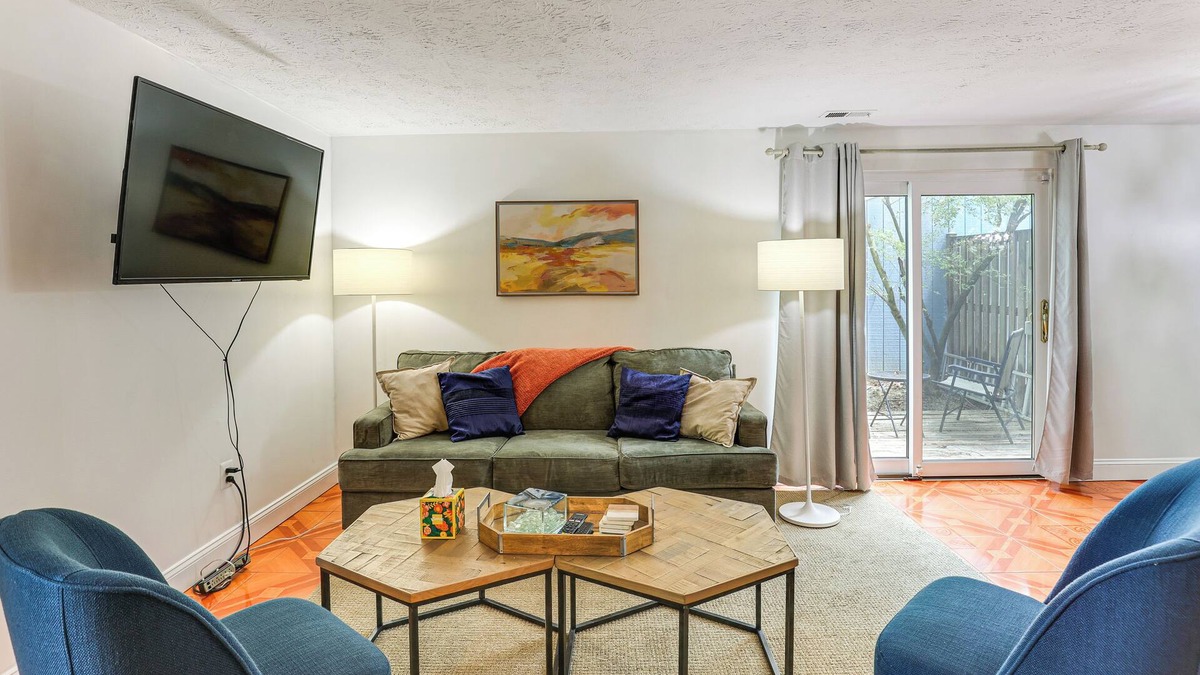 Bowie House | 17 Mi to DC: Cozy Townhome in Bowie!