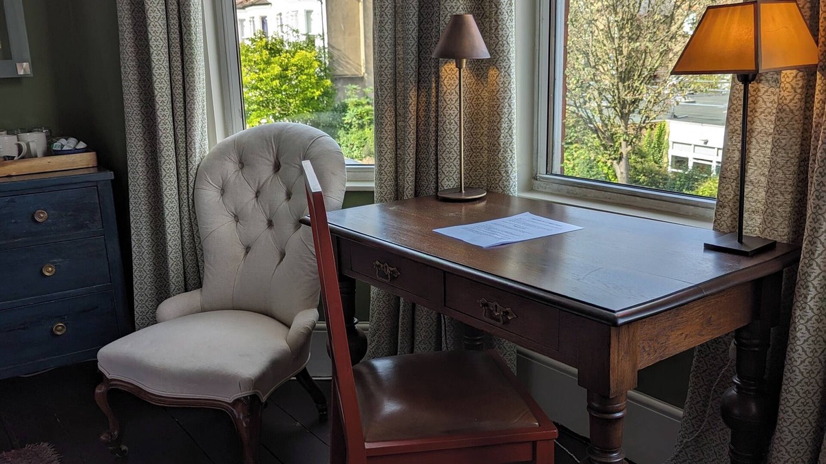Lambeth Bed & Breakfast | 17 Trent Road