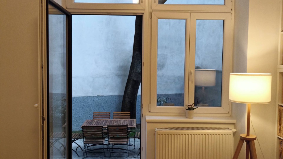 Simmering Apartment | 170sqm With Private Garden, 9 Bedrooms, 2 Kitchens