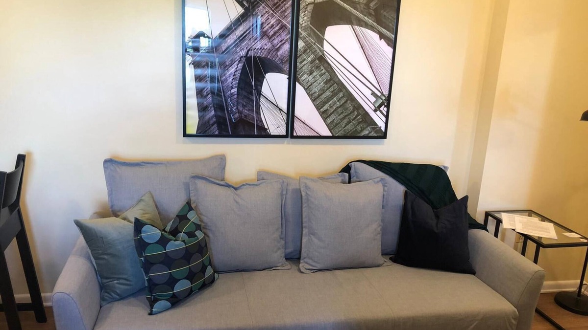 Industry Apartment | 1715 5E · Classy and Cute 2b Apt/20 min to NYC-Parking Avail