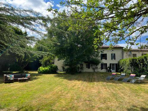 Saint-Seurin-de-Prats Apartment | 175 m² Apartment ∙ 2 bedrooms ∙ 4 guests