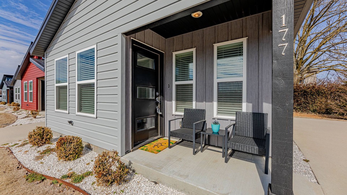 Centerton House | 177 Tiny Home near MTB Trails Walmart HQ Sleeps 6