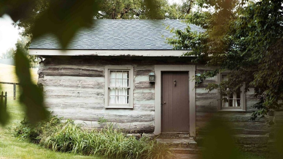 Paris House | 1791 Cabin on Historic Horse Farm