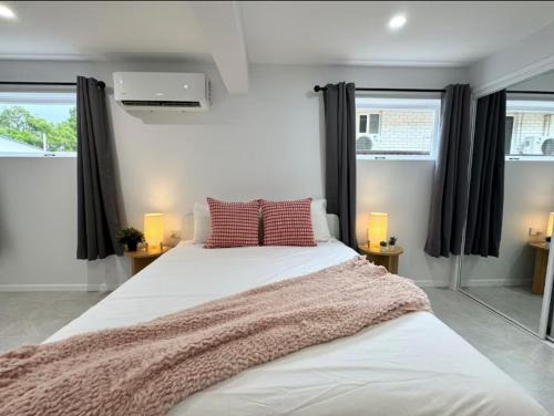 Sunnybank House | 17B Pine Studio in Sunnybank