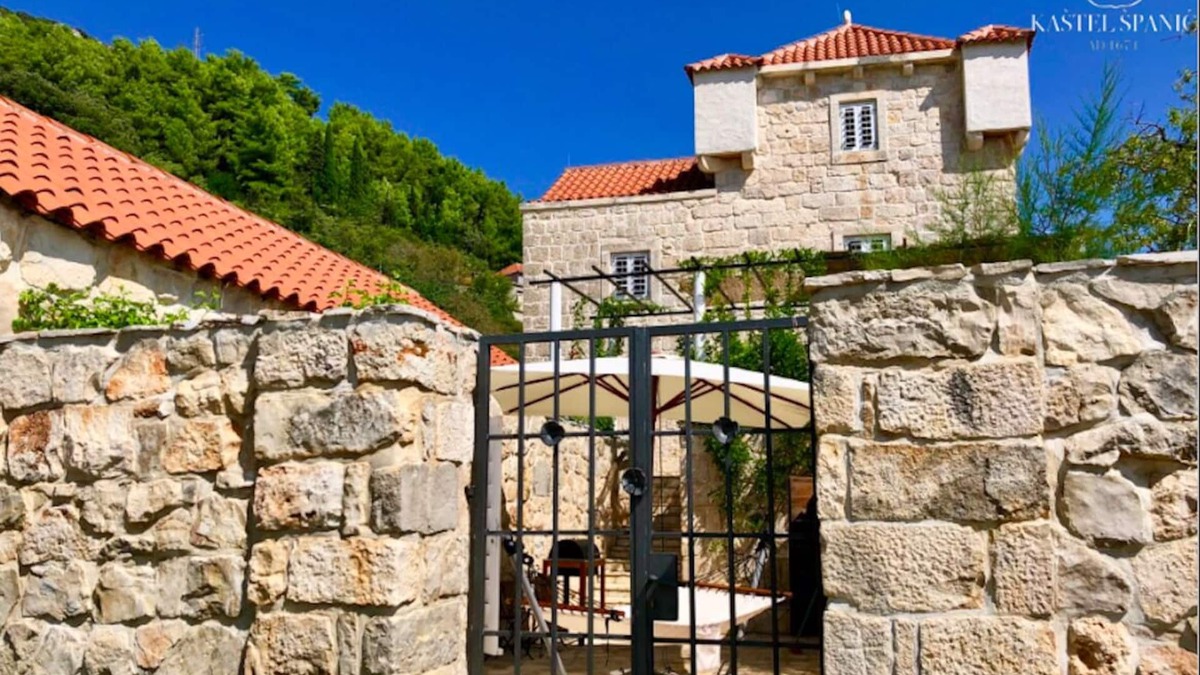 Cara Villa | 17th Century Castle on Dalmatian island