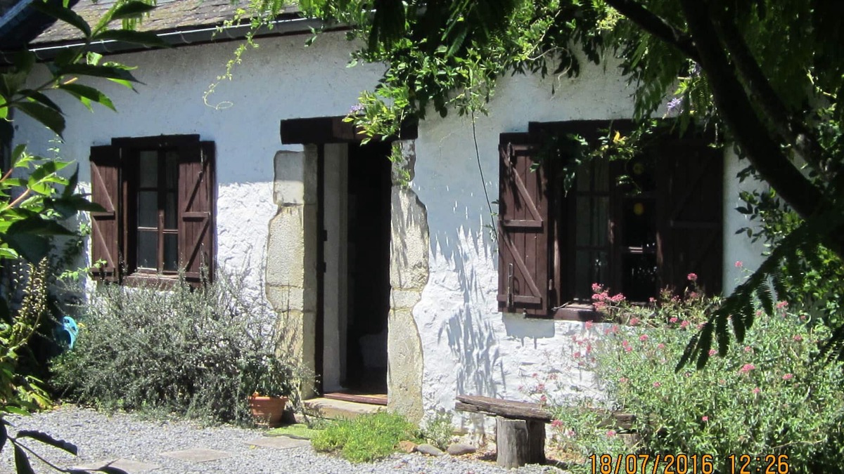Lasseube Cottage | 17th Century cottage nestling in the Pyrenean foothills with solar heated pool