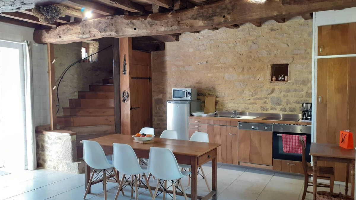 Saint-Servant House | 17th century house in the heart of a charming little village.