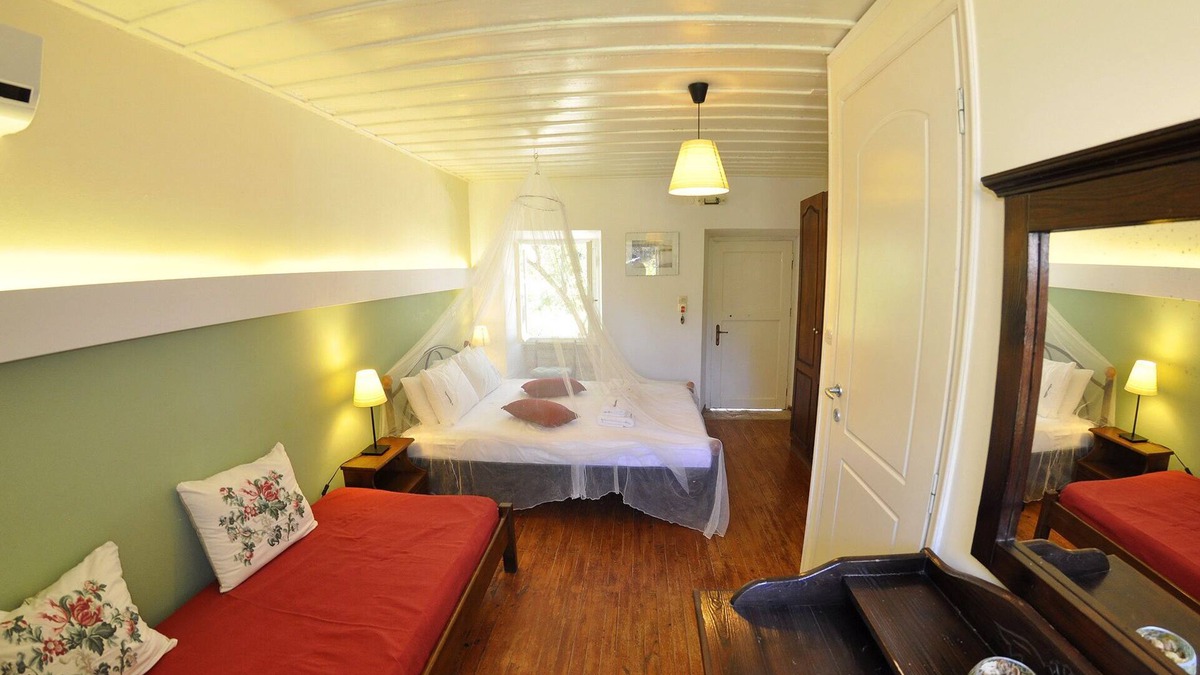 Mpogdanatika Hotel | 17th Century Room: D1 | 2-3 persons