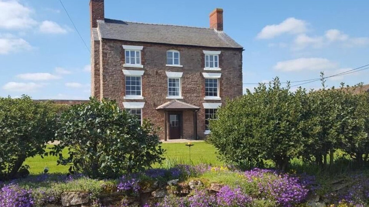 Alberbury Bed & Breakfast | 17th Century Shropshire Farmhouse - XB Room