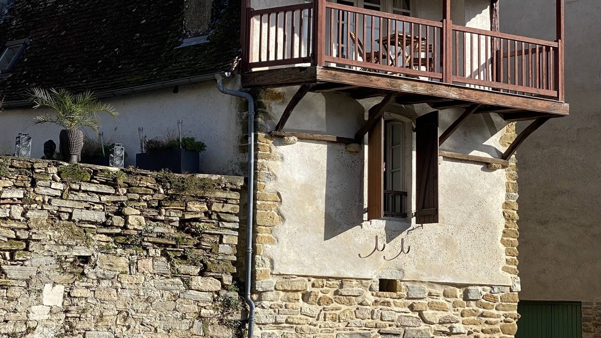 Salies-de-Bearn House | 17TH CENTURY TOWNHOUSE IN THE HEART OF THE BASQUE