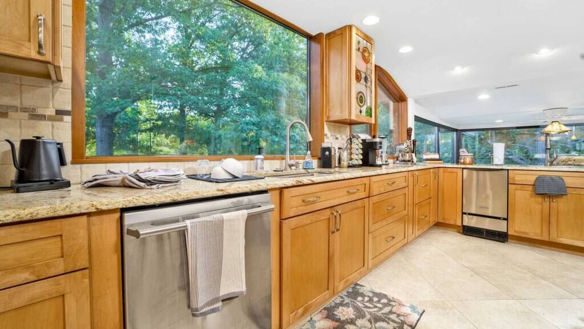 Richmond House | 18 Acre Farm - Pickleball, Pond, Outdoor Kitchen