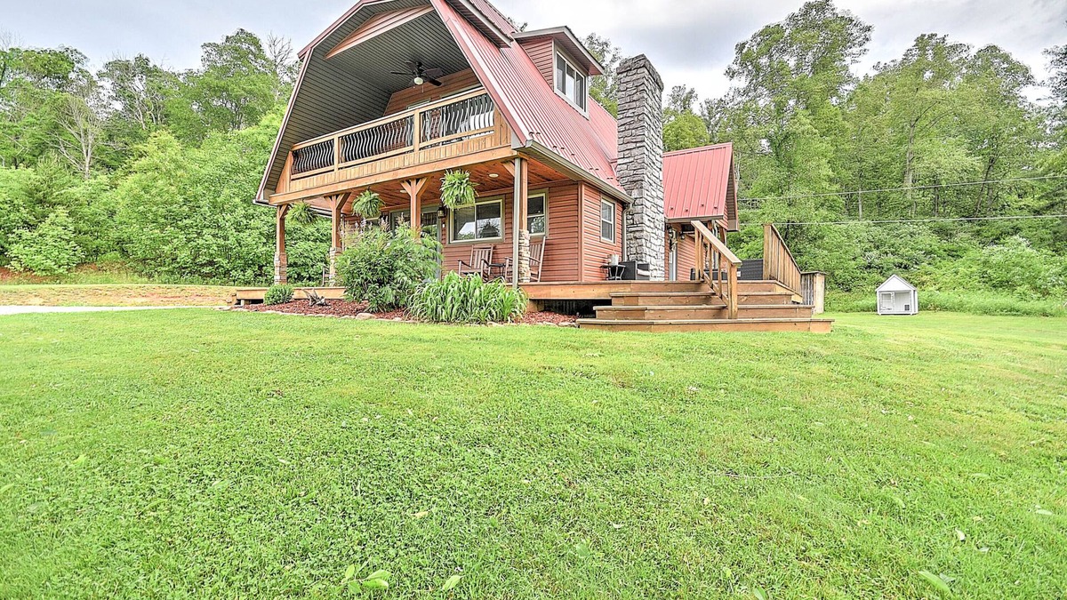 Abingdon House | 18 acres of pure beauty mix of woods and pasture!