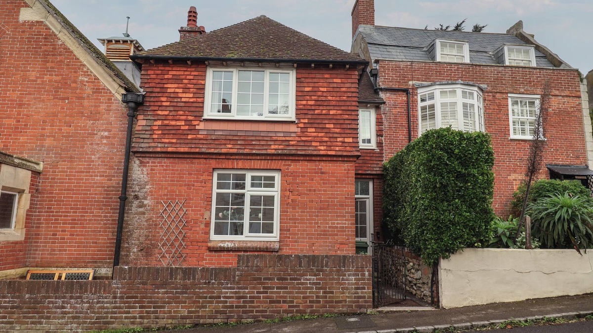 Wyke Regis Cottage | 18 CHAMBERLAINE ROAD, family friendly, with a garden in Weymouth