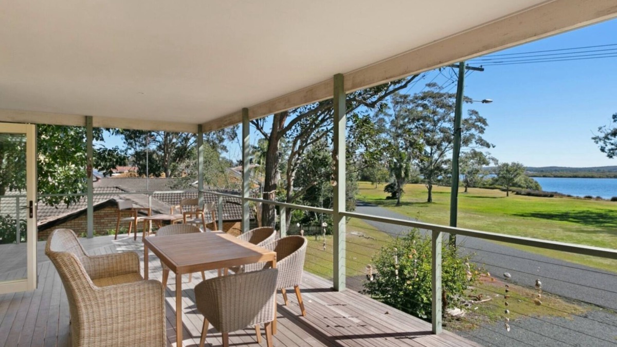 Hawks Nest House | 18 Koonwarra Drive Hawks Nest