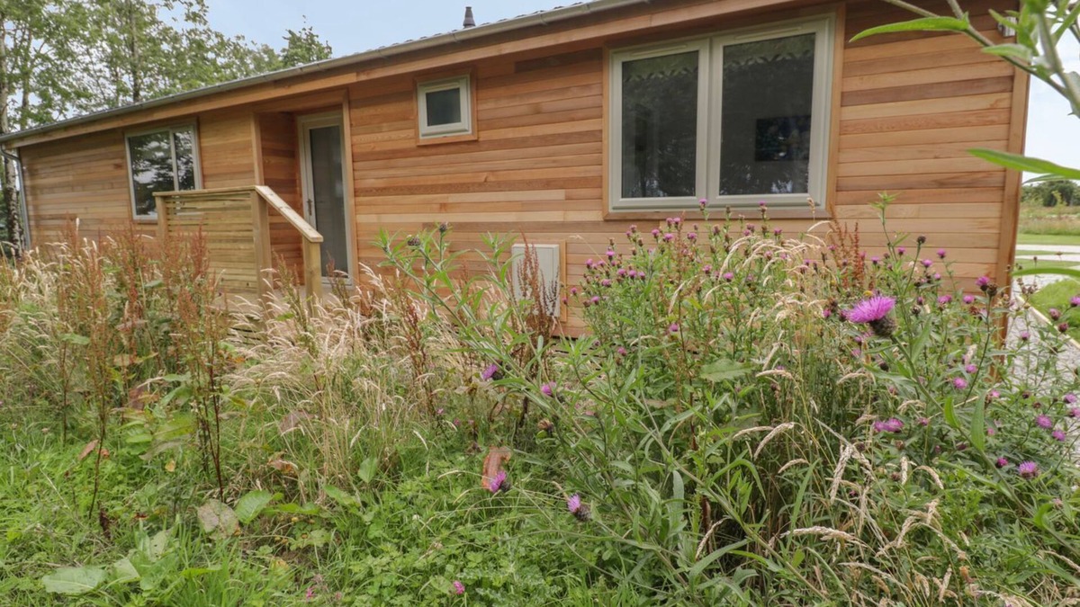 Dobwalls Cottage | 18 MEADOW RETREAT, family friendly, with a garden in Dobwalls