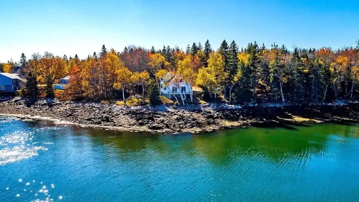 Corea Cottage | 180 Degree Views w/Beachfront Firepit & Stargazing Platform