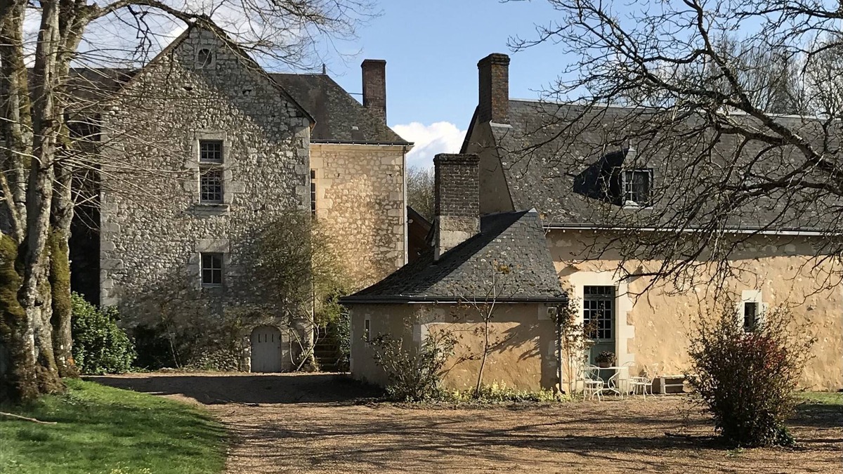 Saint-Germain-d'Arce Cottage | 180 m2 cottage two hours from Paris
