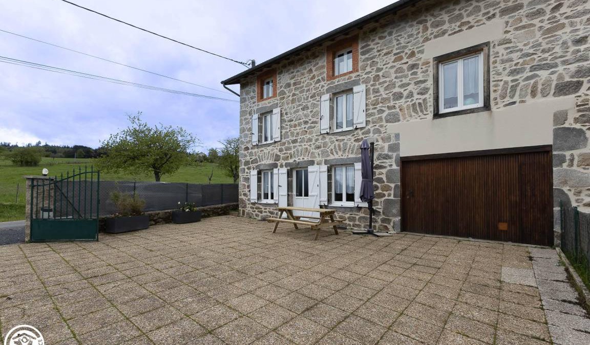 Ambert House | 180 m² Gîte ∙ 3 bedrooms ∙ 6 guests