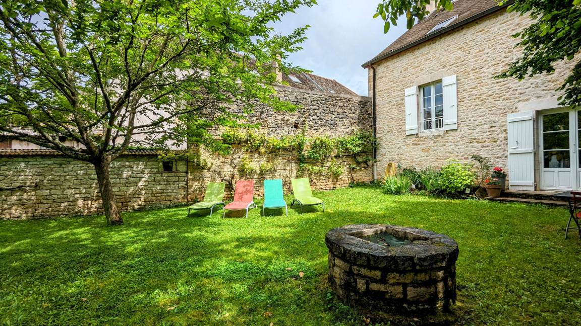 Santenay House | 180 m² House ∙ 4 bedrooms ∙ 8 guests