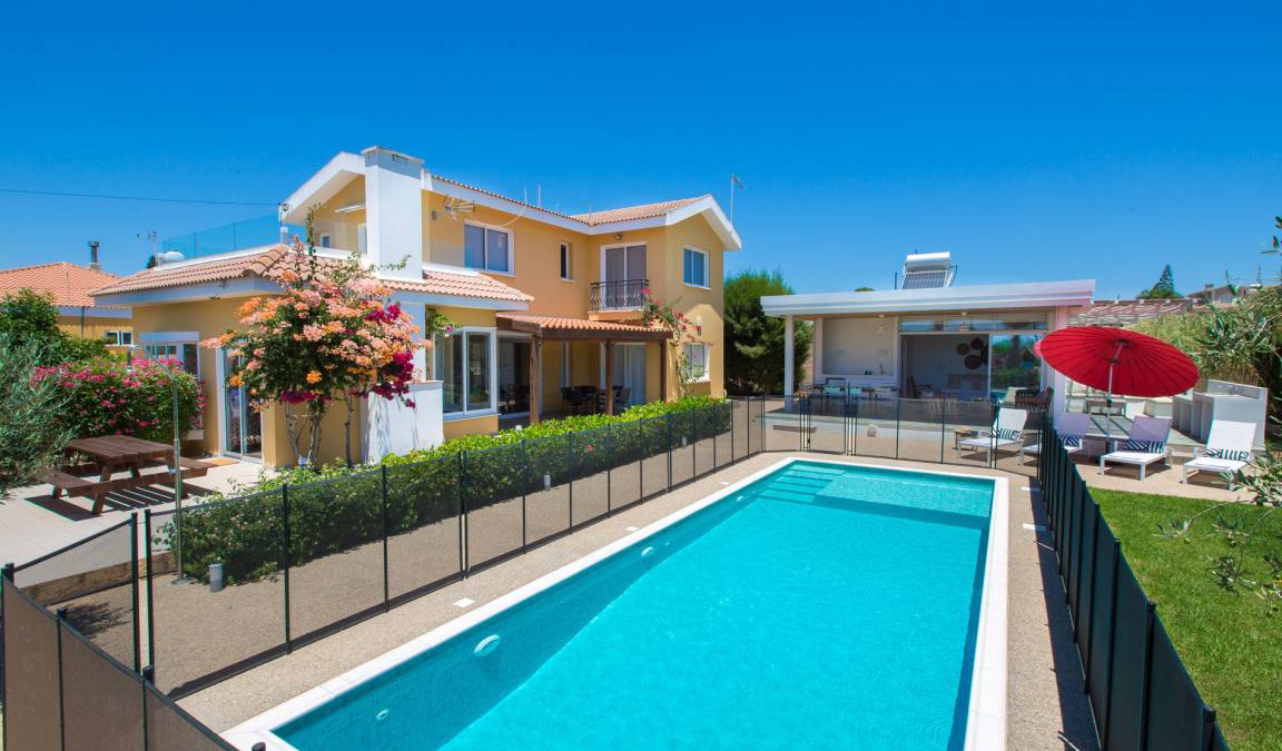 Ayia Napa Villa | 180 m² Villa ∙ 4 bedrooms ∙ 10 guests