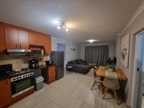Gordons Bay Central Apartment | 180 Mont Blanc