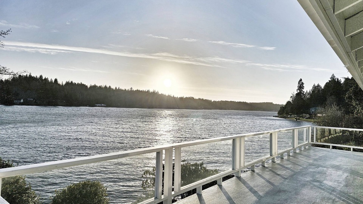 Agate House | 180' private beach and spacious entertainment oasis on Hammersley Inlet for 8!