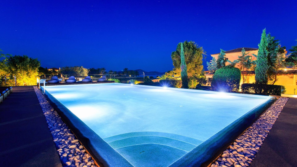 Plepi Hotel | 180 South Seaside Hotel