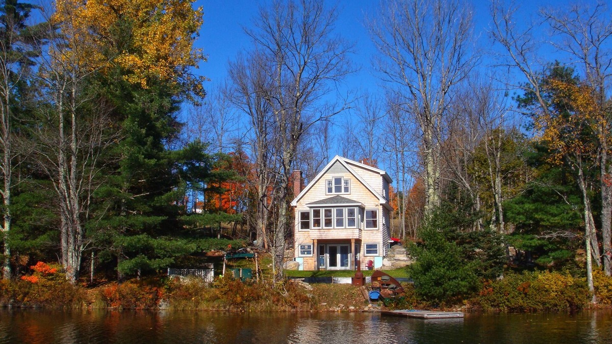 Orrington House | 1800 sq ft♦ Kings Mountain Cottage ♦ On the Water