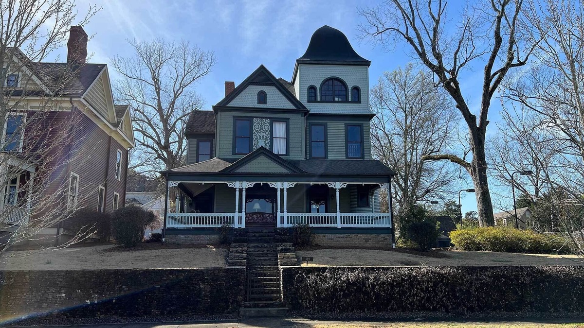 Anniston House | 1800s Historic Home w/all new modern amenities for a one of a kind stay!
