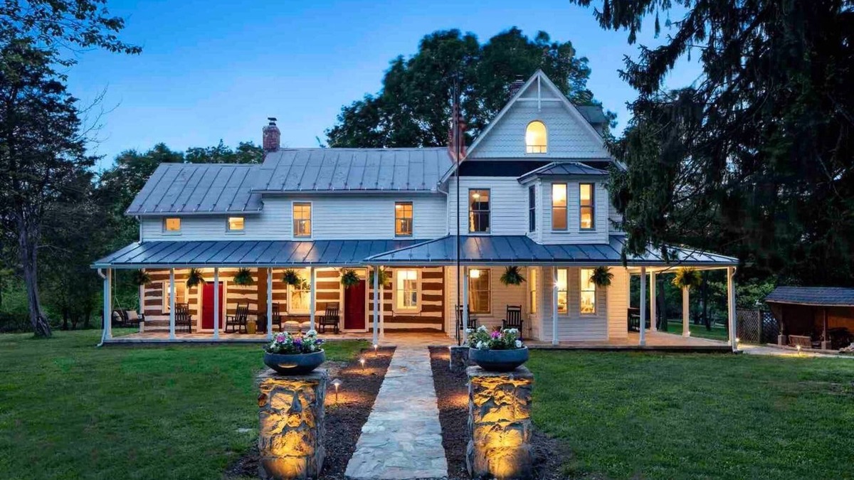 Millville House | 1805 Farmhouse with Heated Pool in Harpers Ferry