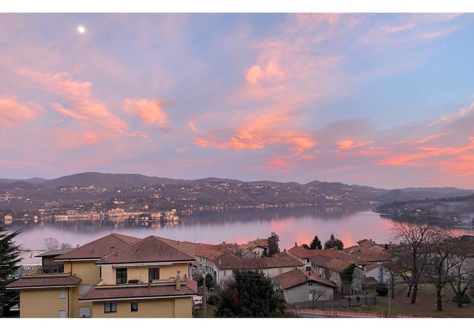 Pella Apartment | 180° on the lake