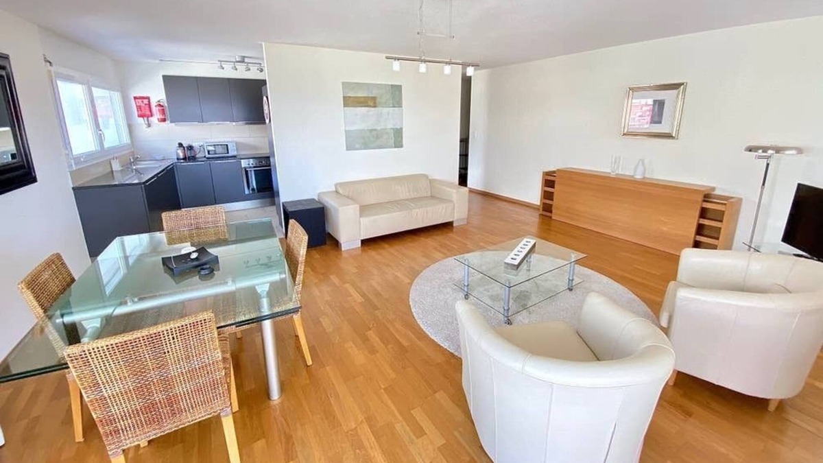 Lausanne Apartment | 181 * Modern, bright and spacious with 3 bedrooms, 2 bathrooms and free parking