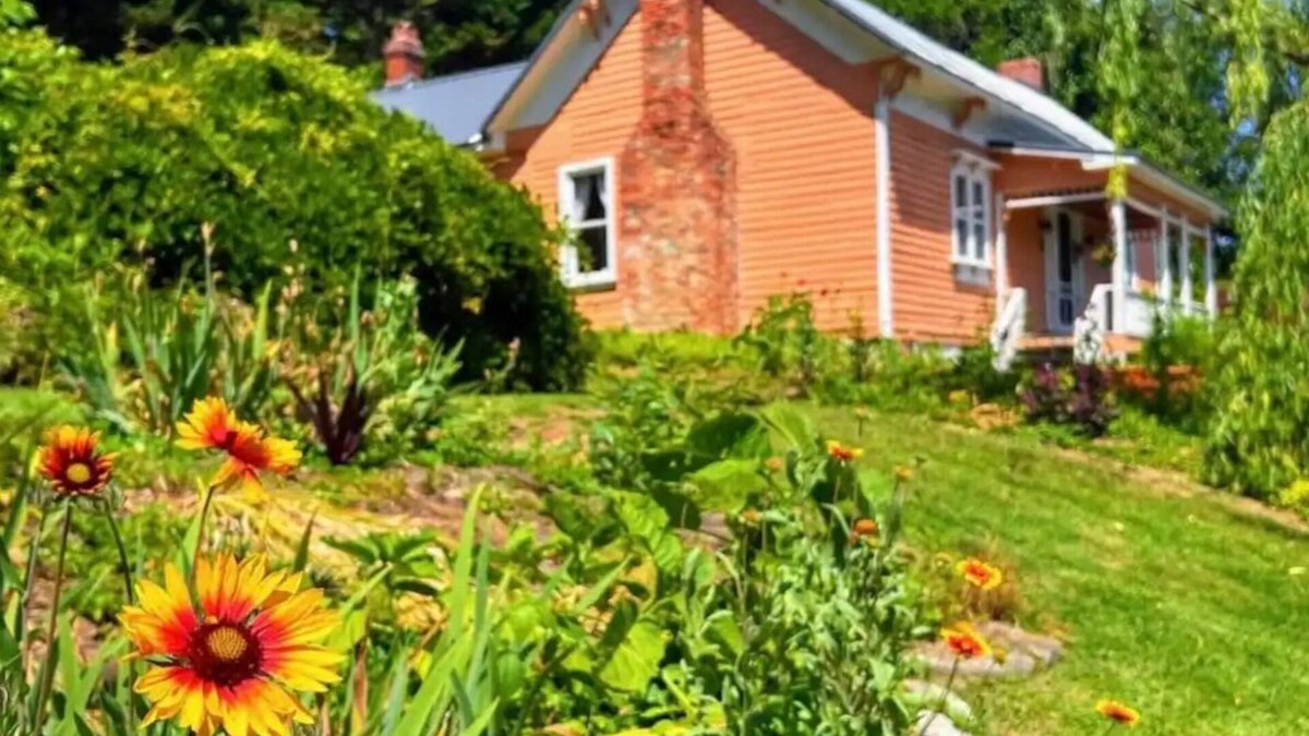 Kingsport Cottage | 1818 Riverfront Cottage