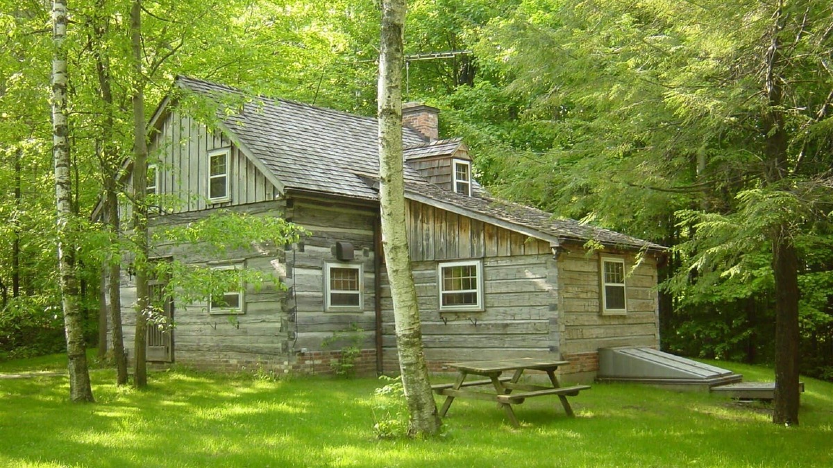 Durham Region Cabin | 1820 Log Cabin on Private 300 acres. Mtn biking, Hiking, x-country Skiing