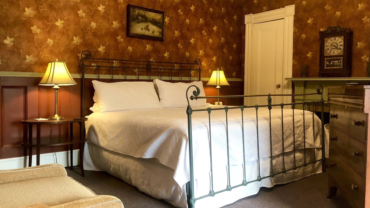 Lansing Bed & Breakfast | 1830s Historic Inn Ithaca NY, Room 8